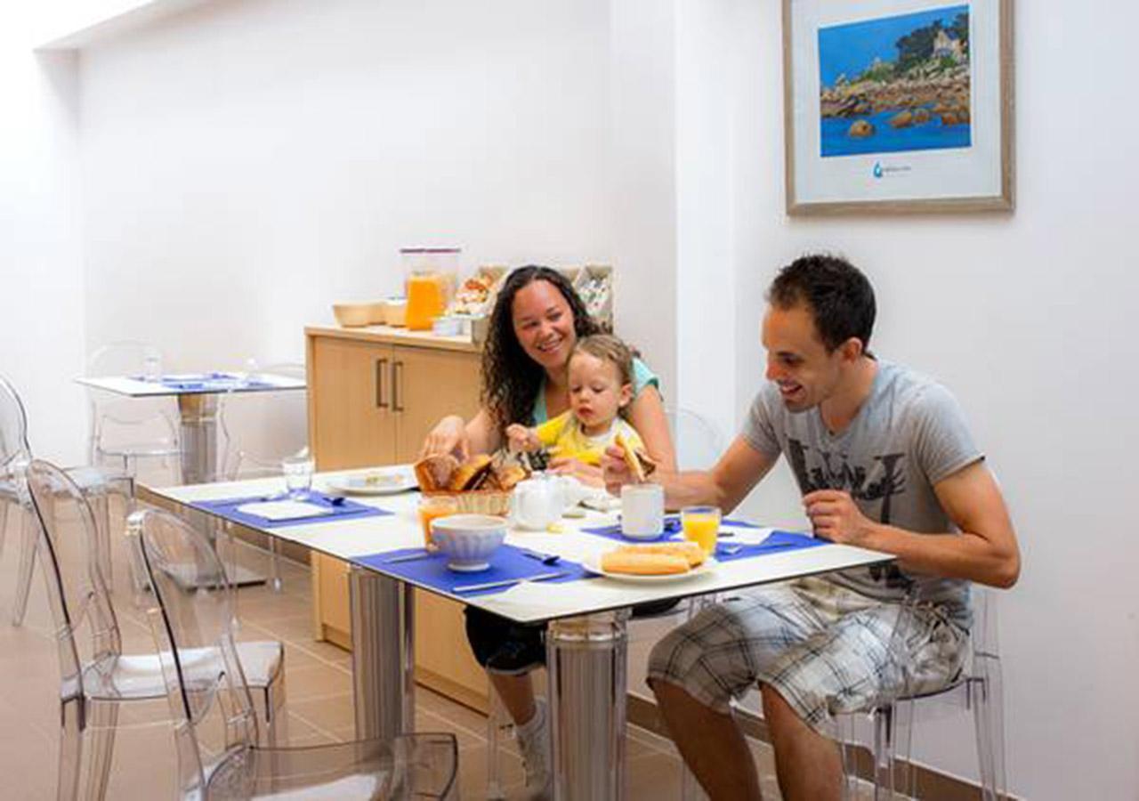 Goelia Les 7 Iles Aparthotel Perros-Guirec Exterior photo